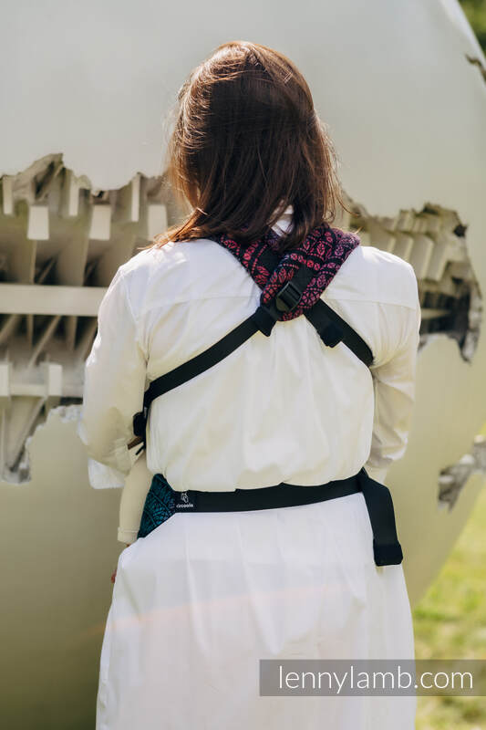 LennyLight - Peacock's Tail Black Opal (cotton, merino, silk, cashmere)