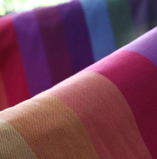 Wompat ILO - Classic Rainbow Red